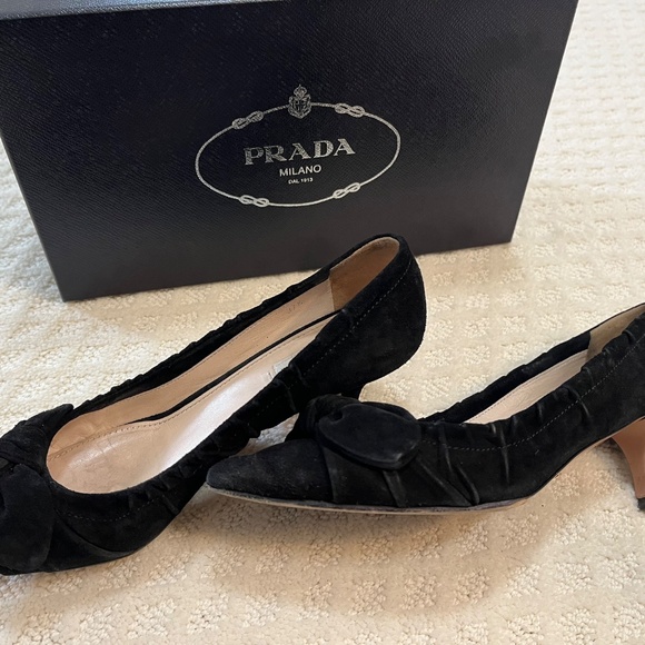 Prada black suede kitten heel pumps with bow detail - Picture 6 of 9